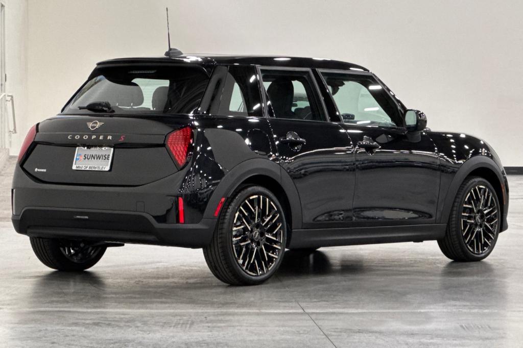 new 2025 MINI Hardtop car, priced at $39,295