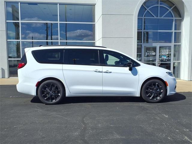 new 2026 Chrysler Pacifica car