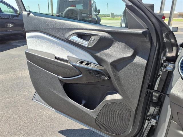 new 2025 Chevrolet Trax car, priced at $25,385