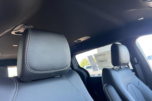 new 2025 Chrysler Pacifica car, priced at $44,347