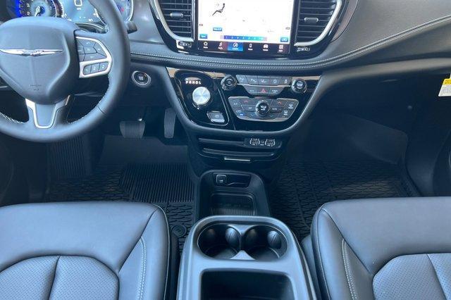 new 2025 Chrysler Pacifica car, priced at $44,347