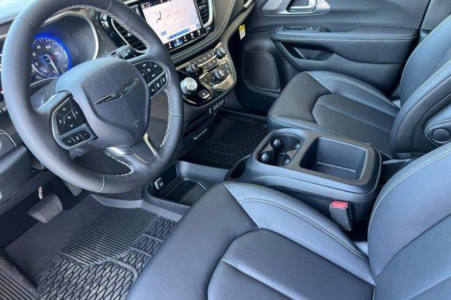 new 2025 Chrysler Pacifica car, priced at $44,347