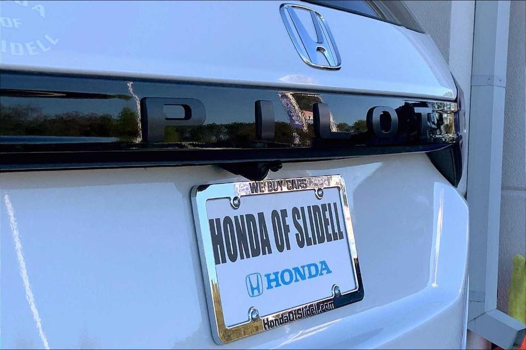 new 2025 Honda Pilot car, priced at $45,350