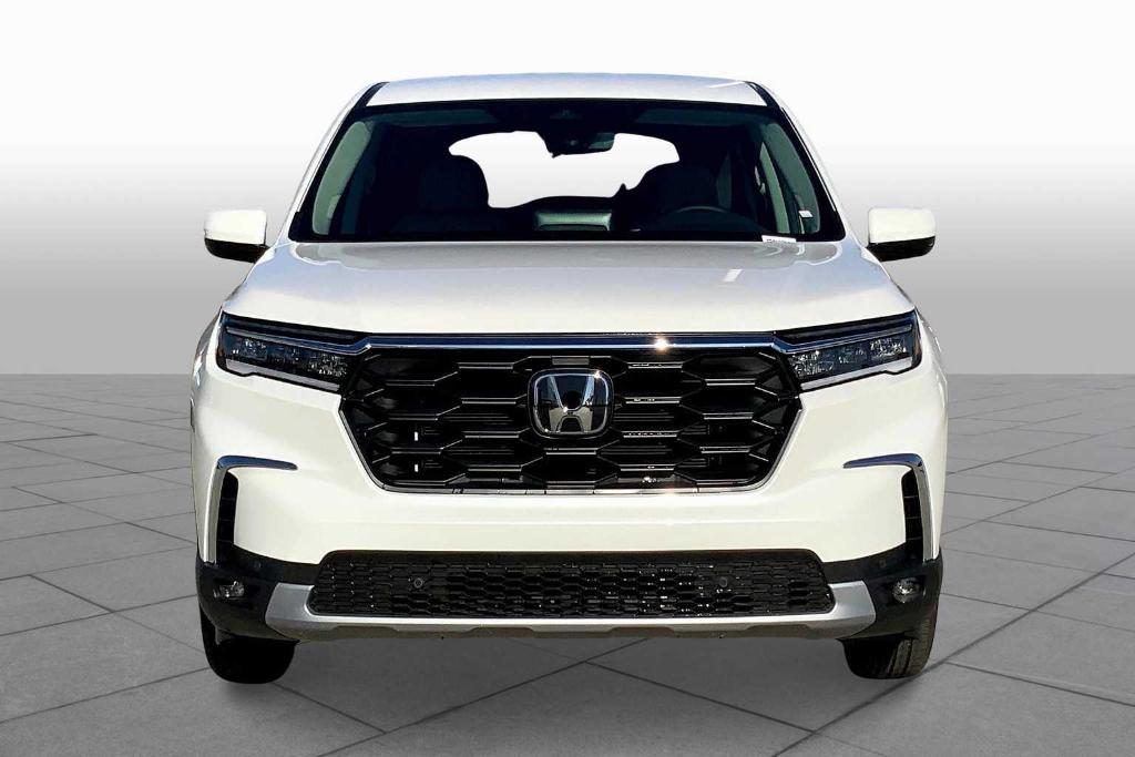 new 2025 Honda Pilot car, priced at $45,350