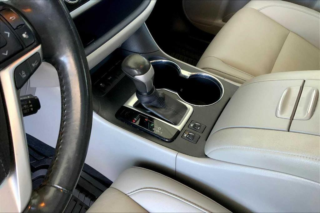 used 2019 Toyota Highlander car, priced at $24,129