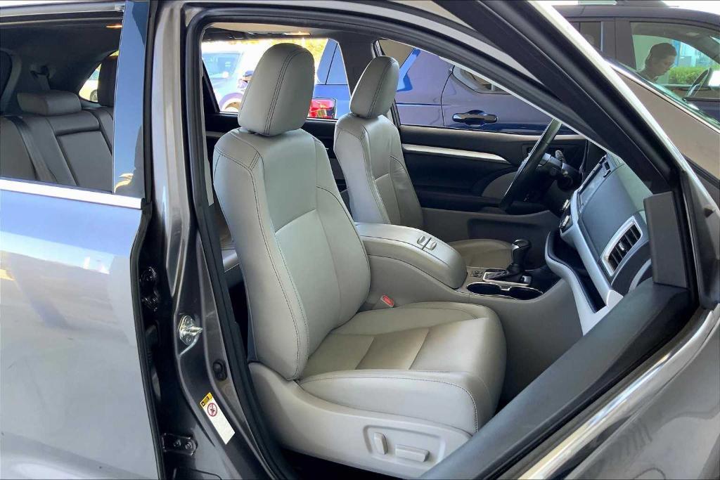 used 2019 Toyota Highlander car, priced at $24,129