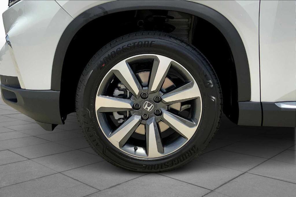 new 2025 Honda Pilot car, priced at $55,715