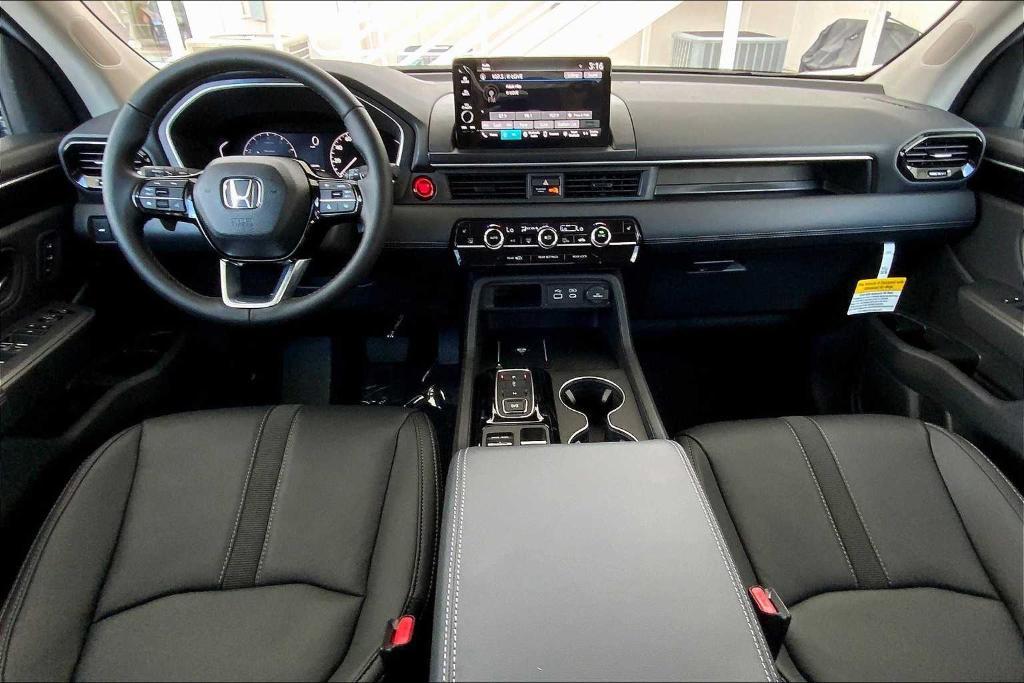 new 2025 Honda Pilot car, priced at $45,989