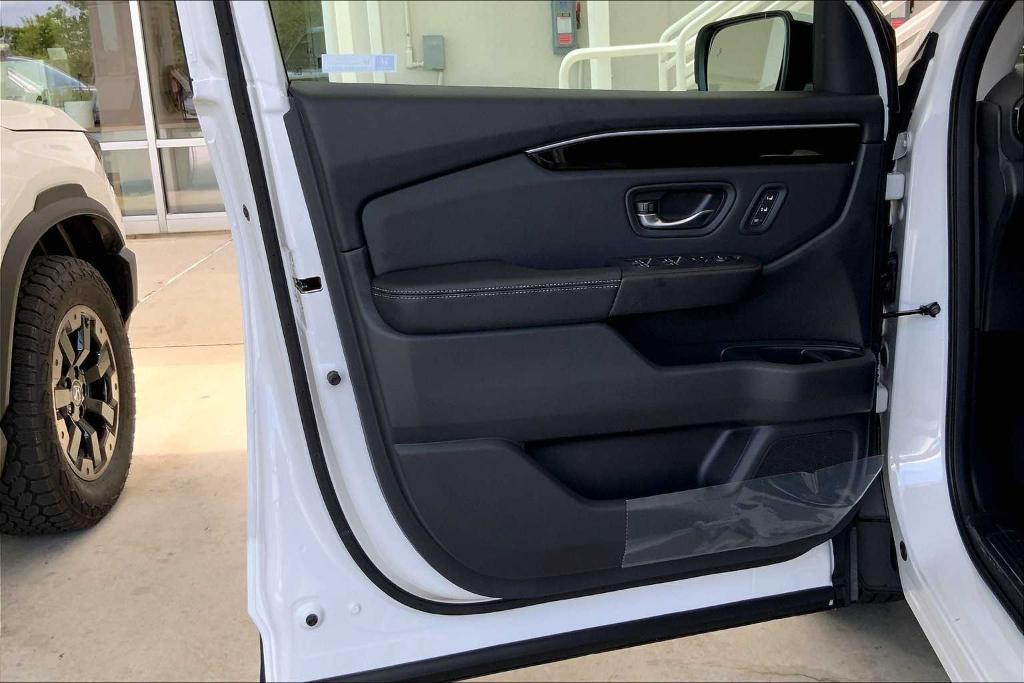 new 2025 Honda Pilot car, priced at $45,989