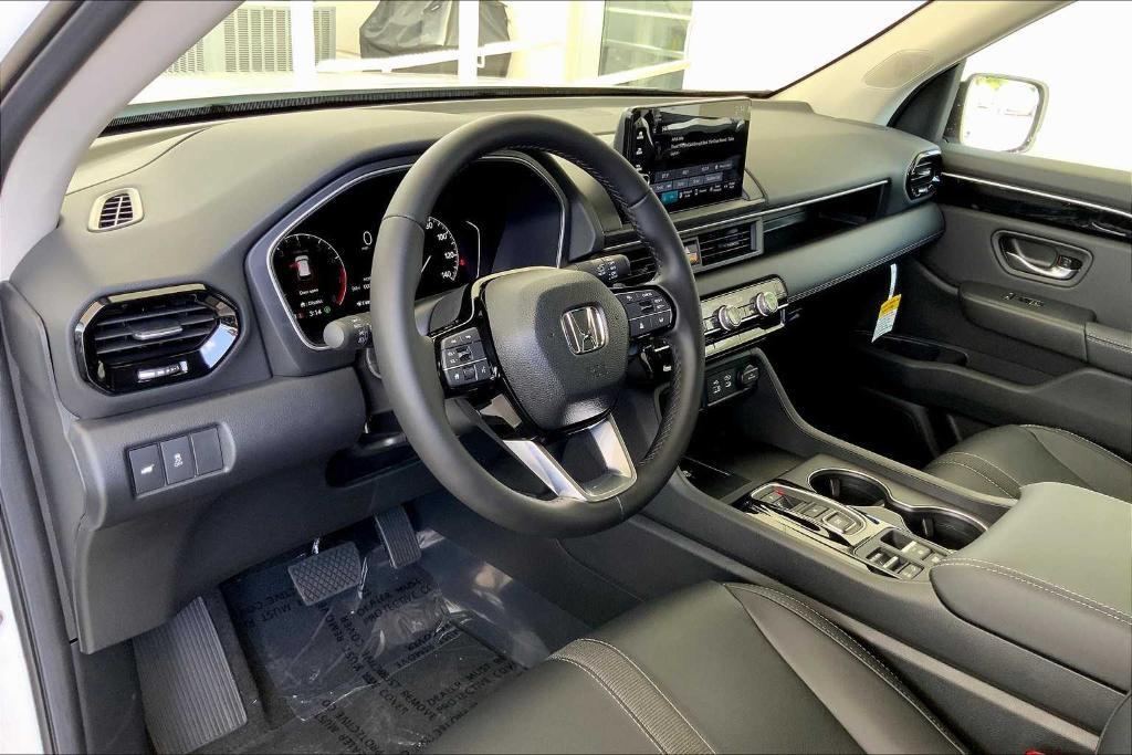 new 2025 Honda Pilot car, priced at $45,989