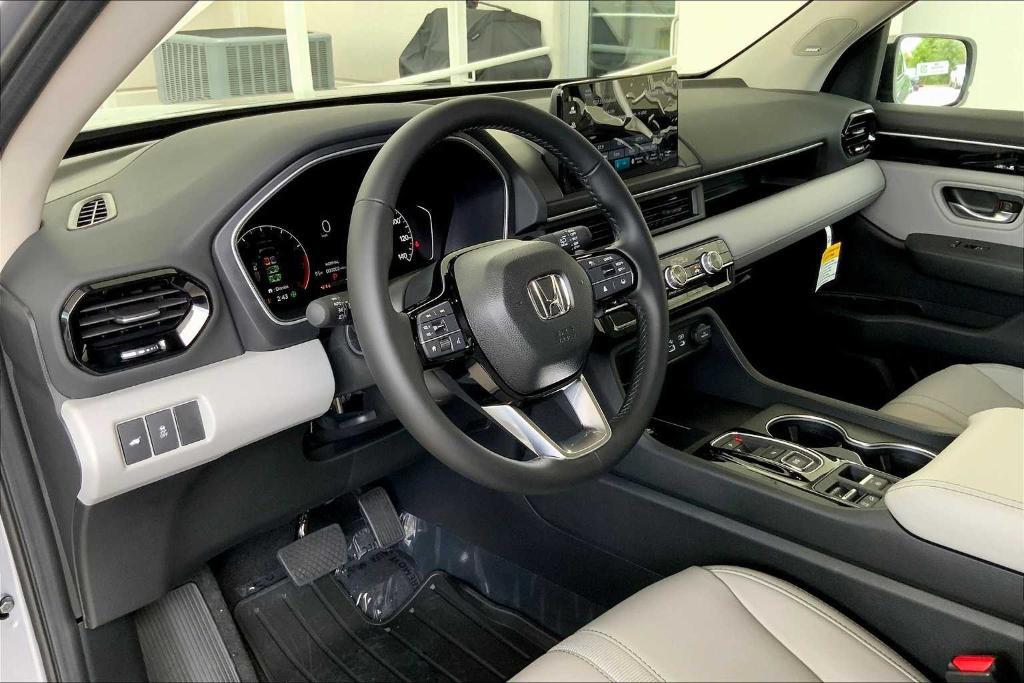 new 2025 Honda Pilot car, priced at $51,050