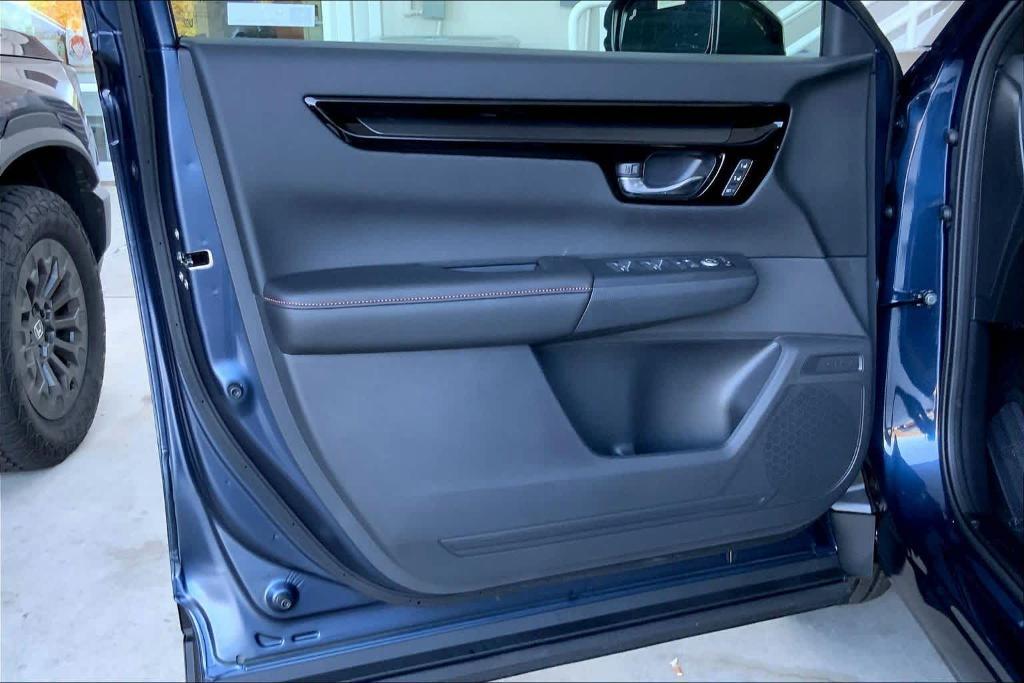 new 2026 Honda CR-V Hybrid car, priced at $43,700