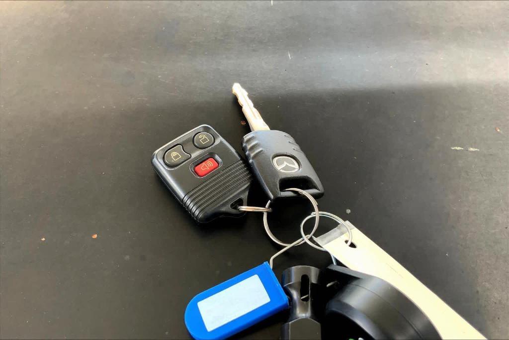 used 2006 Mazda Tribute car, priced at $3,500