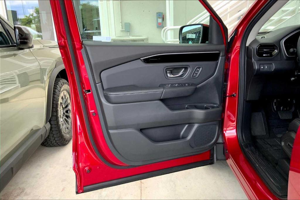 new 2025 Honda Pilot car, priced at $44,649