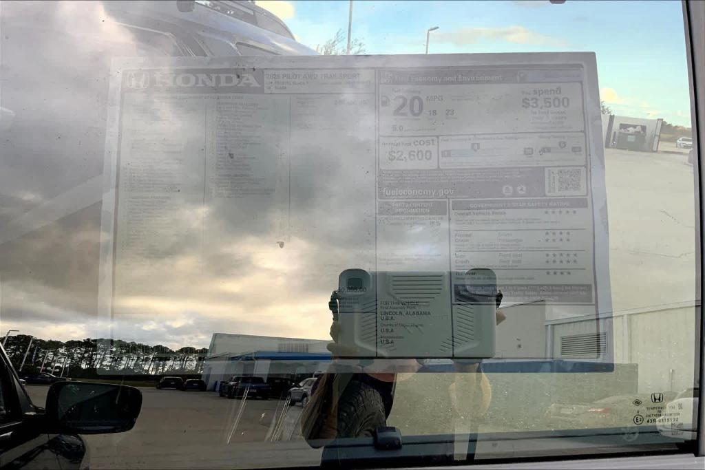 new 2025 Honda Pilot car, priced at $50,895