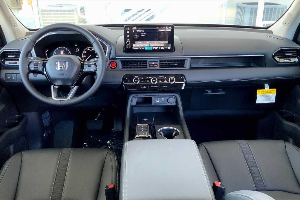 new 2025 Honda Pilot car, priced at $45,665