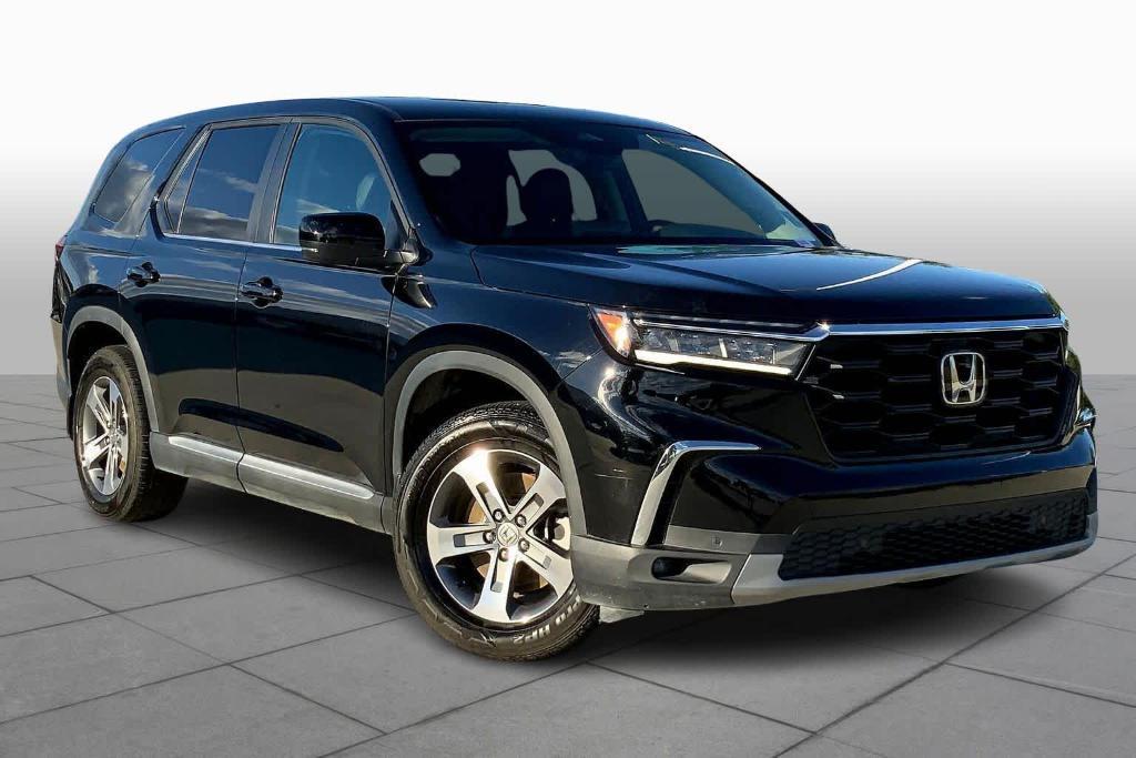 used 2025 Honda Pilot car, priced at $36,984