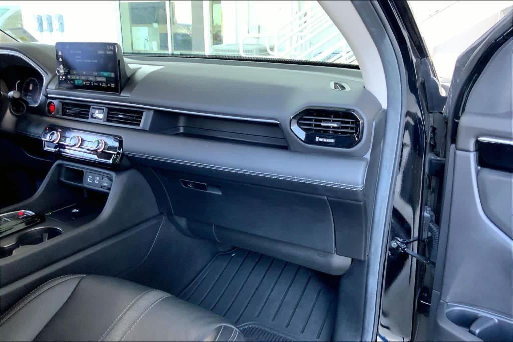 used 2025 Honda Pilot car, priced at $36,984