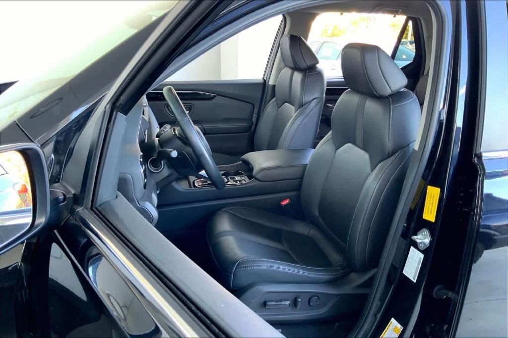 used 2025 Honda Pilot car, priced at $36,984