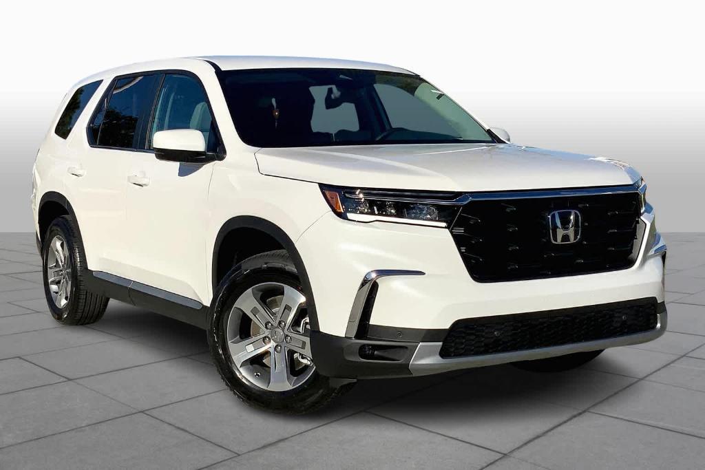 new 2025 Honda Pilot car, priced at $42,680