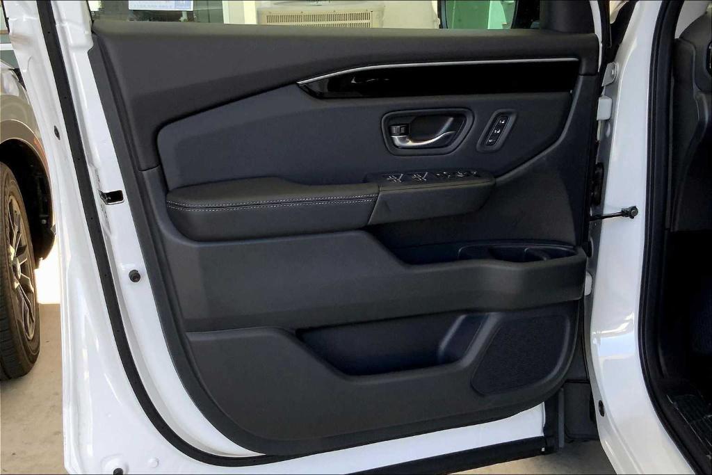 new 2025 Honda Pilot car, priced at $48,350