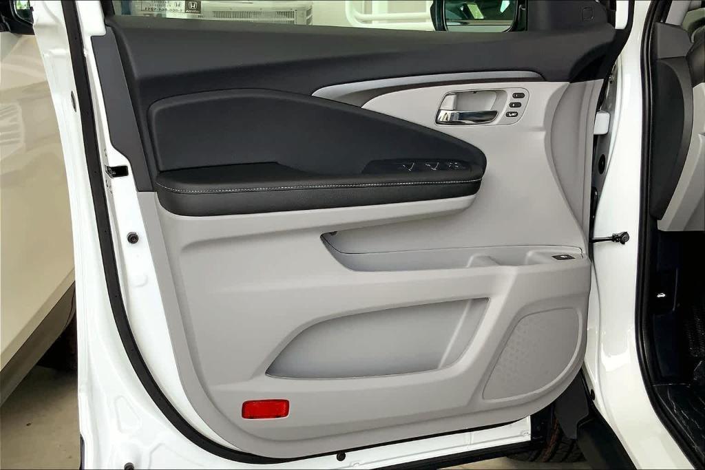 new 2025 Honda Ridgeline car, priced at $42,700
