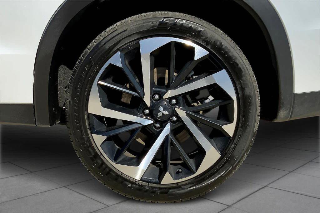 used 2024 Mitsubishi Outlander car, priced at $23,879