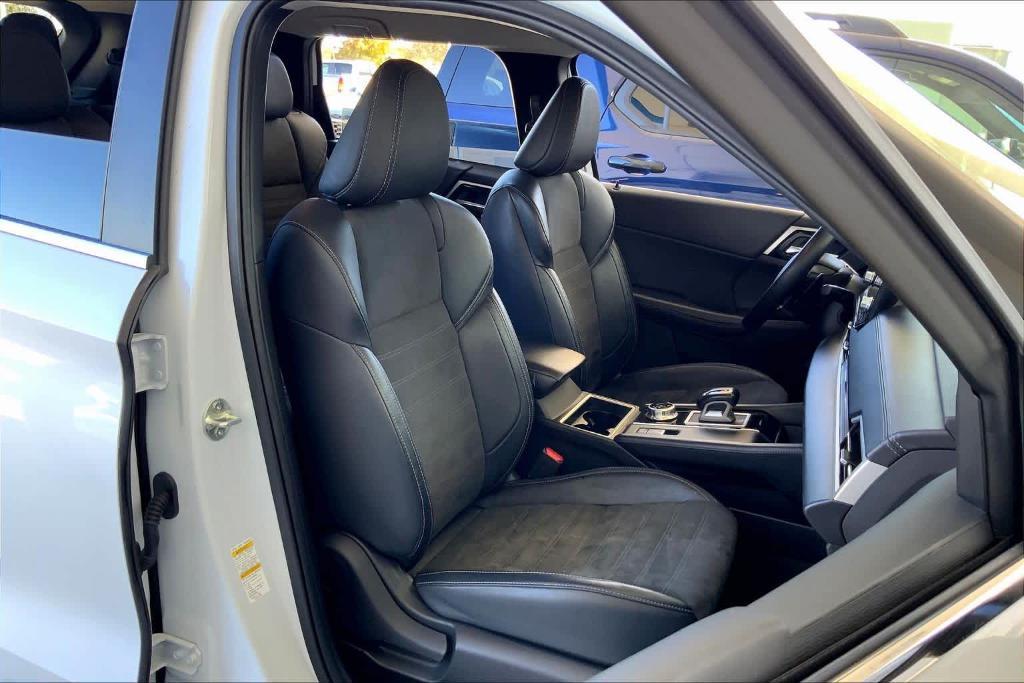 used 2024 Mitsubishi Outlander car, priced at $23,879