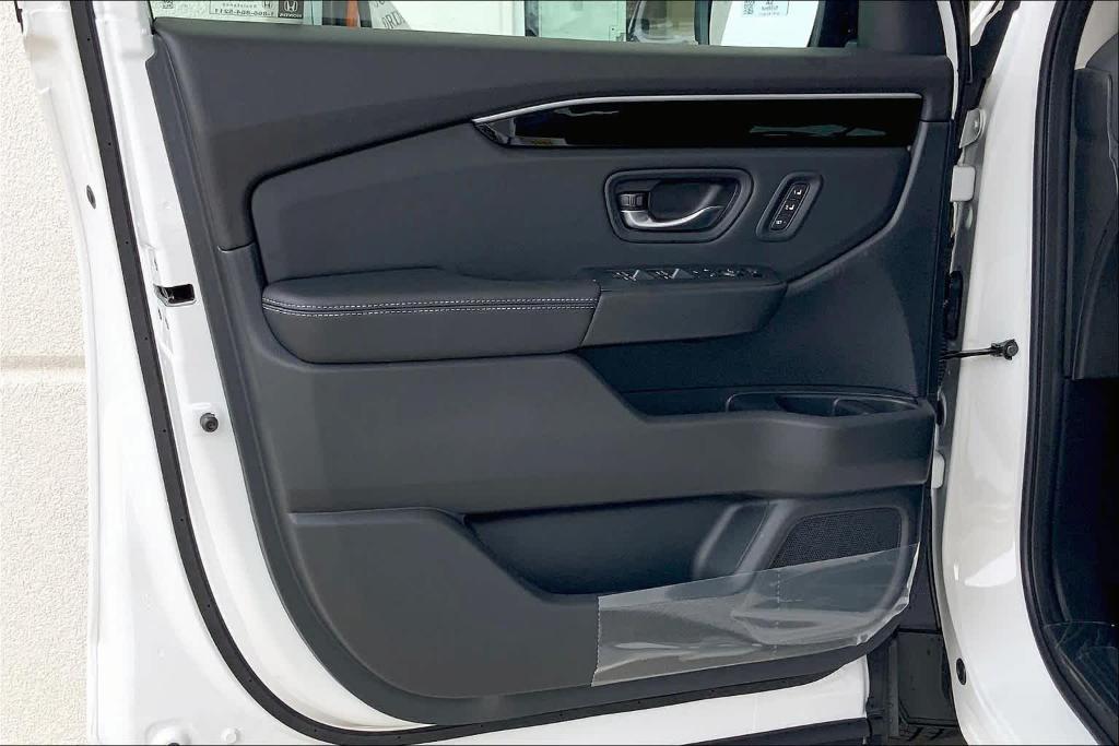 new 2025 Honda Pilot car, priced at $48,389