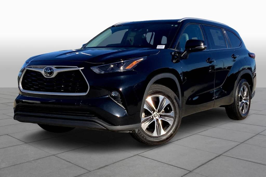 used 2022 Toyota Highlander car, priced at $33,995