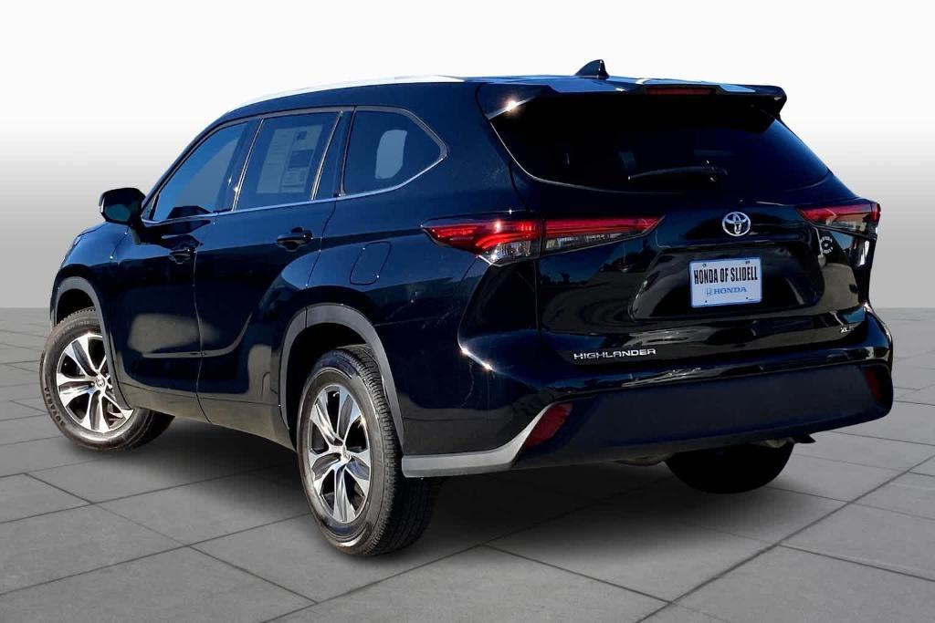 used 2022 Toyota Highlander car, priced at $33,995