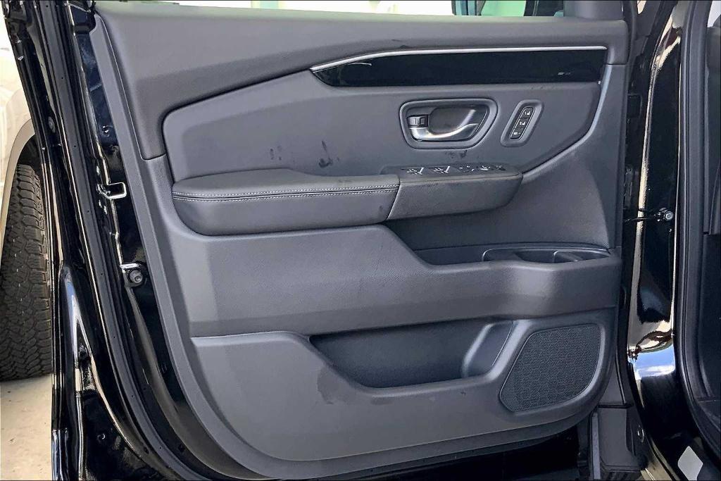 new 2025 Honda Pilot car, priced at $43,891