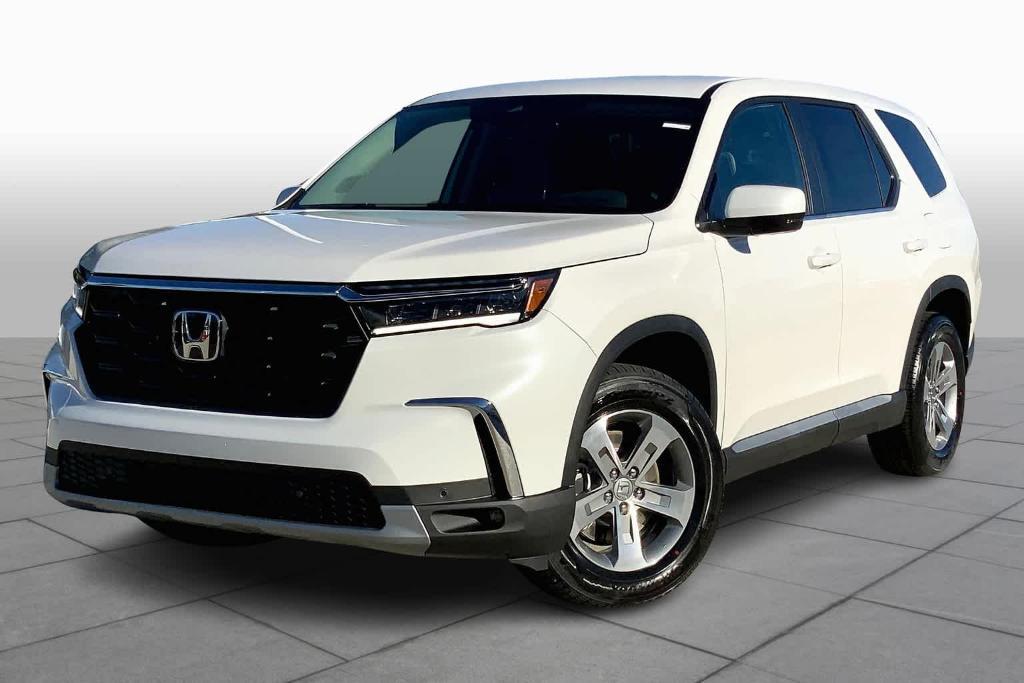 new 2025 Honda Pilot car, priced at $46,080