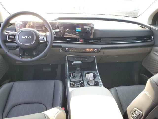 new 2025 Kia Carnival car, priced at $40,281