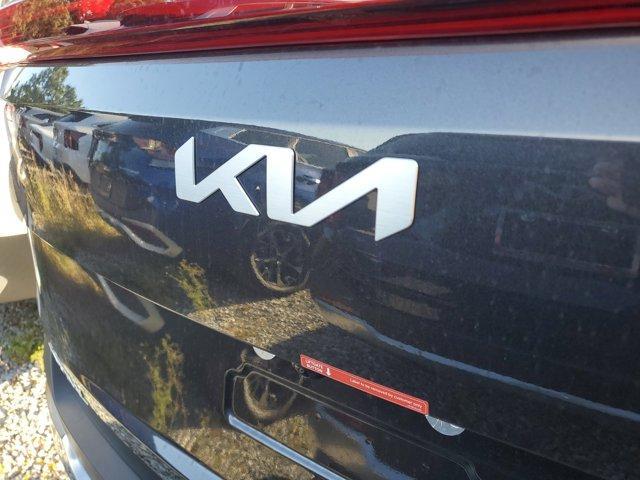 new 2025 Kia Carnival Hybrid car, priced at $47,100
