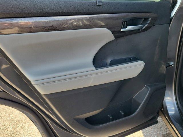 used 2023 Toyota Highlander car, priced at $37,897