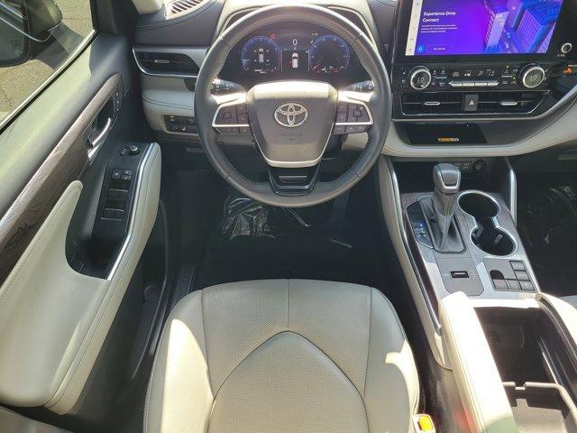 used 2023 Toyota Highlander car, priced at $37,897