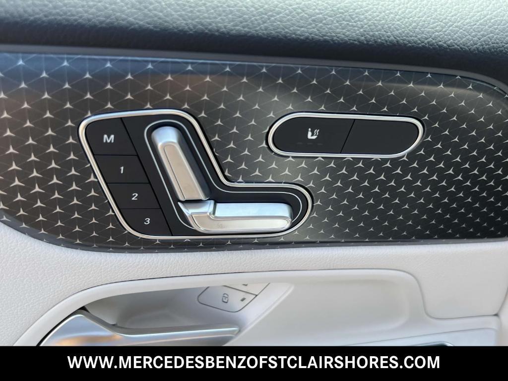new 2025 Mercedes-Benz GLB 250 car