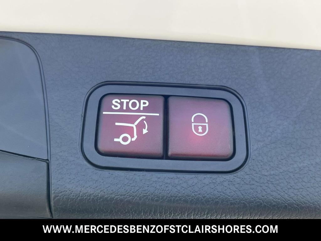 new 2025 Mercedes-Benz GLB 250 car