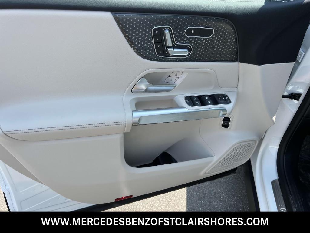 new 2025 Mercedes-Benz GLB 250 car
