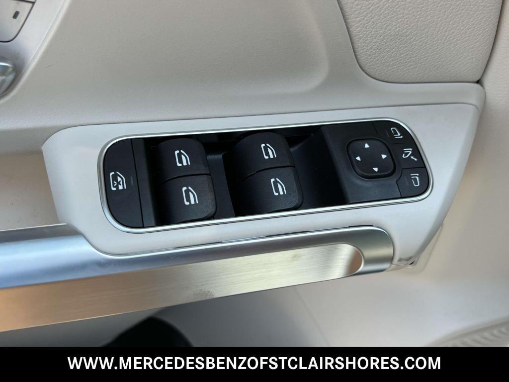 new 2025 Mercedes-Benz GLB 250 car