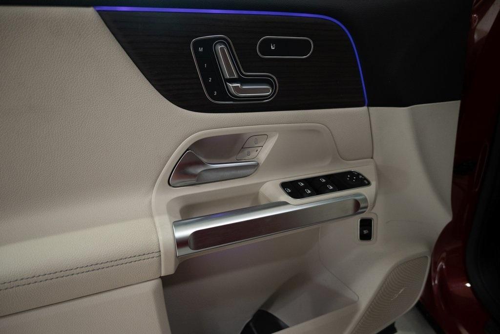 new 2025 Mercedes-Benz GLB 250 car, priced at $47,380