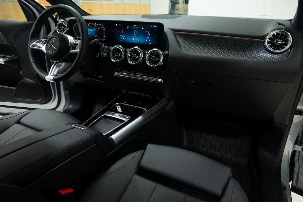 new 2025 Mercedes-Benz GLA 250 car, priced at $43,755