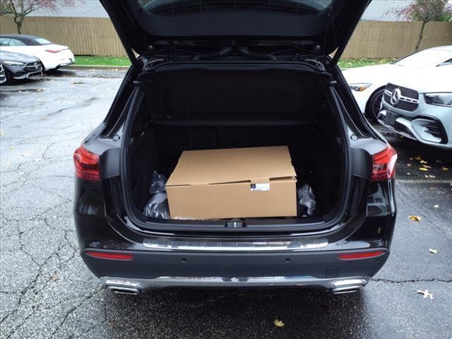 new 2025 Mercedes-Benz GLA 250 car, priced at $44,005