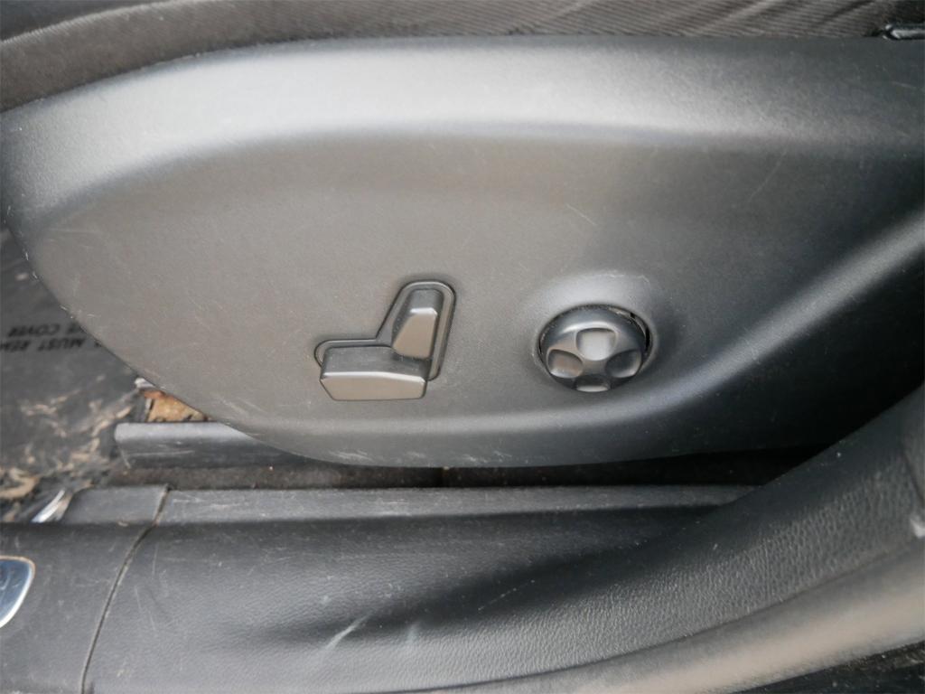 used 2020 Jeep Cherokee car, priced at $18,995