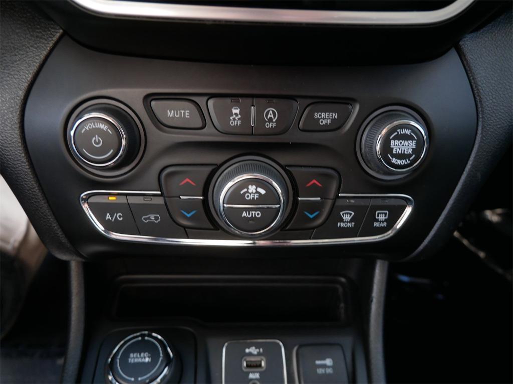 used 2020 Jeep Cherokee car, priced at $18,995