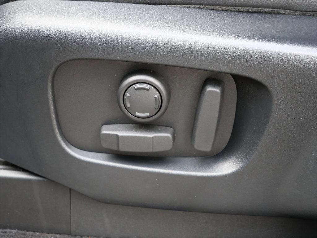 used 2018 Land Rover Discovery car, priced at $15,699