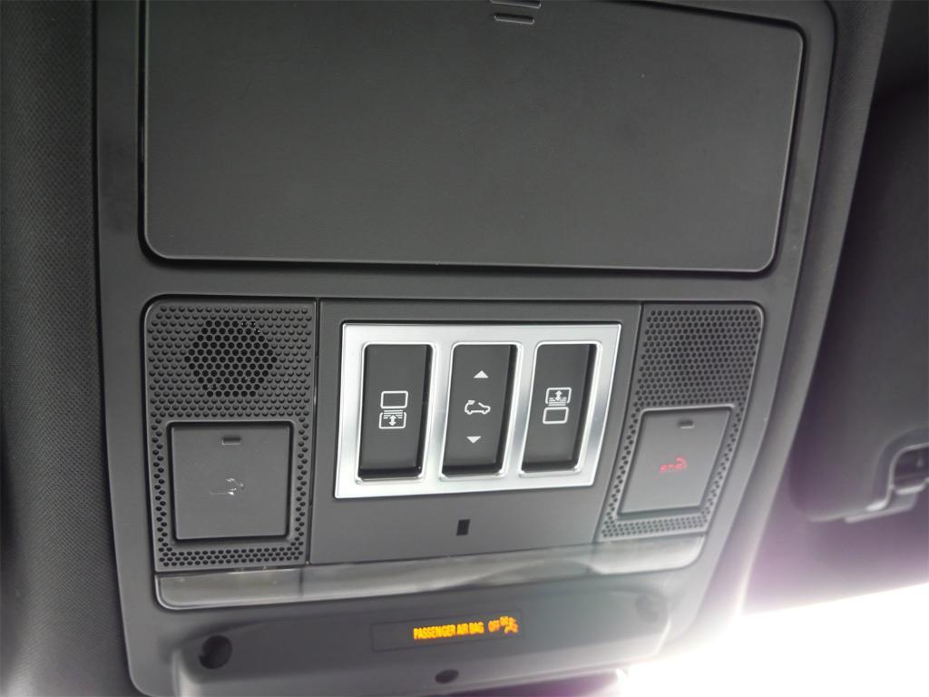 used 2018 Land Rover Discovery car, priced at $15,699