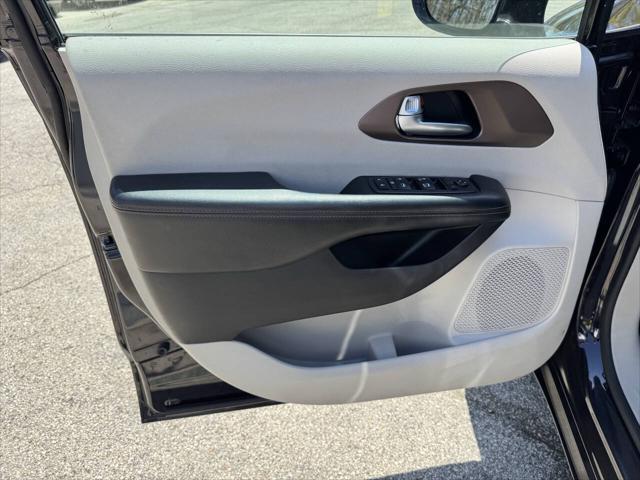 used 2019 Chrysler Pacifica car, priced at $17,998