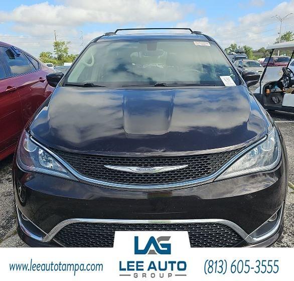 used 2017 Chrysler Pacifica car